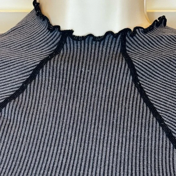 NUX Ribbed Black and Gray Turtleneck Sweater - Picture 4 of 7